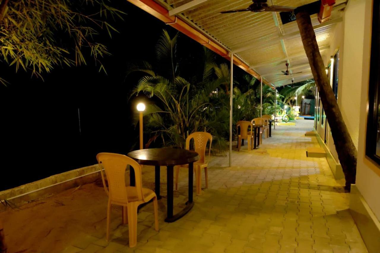 Hangout Kalyānpur Exteriér fotografie