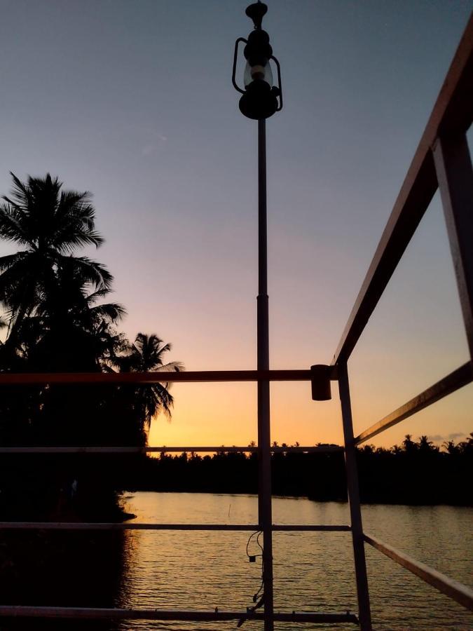 Hangout Kalyānpur Exteriér fotografie